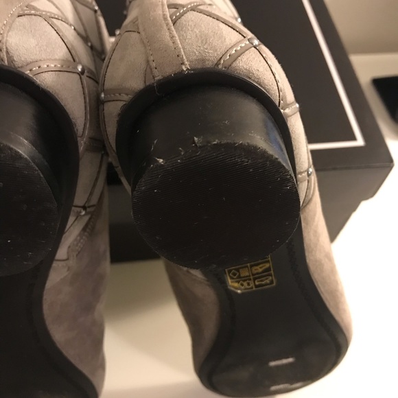 NWOT heeled ankle boots - Picture 9 of 9